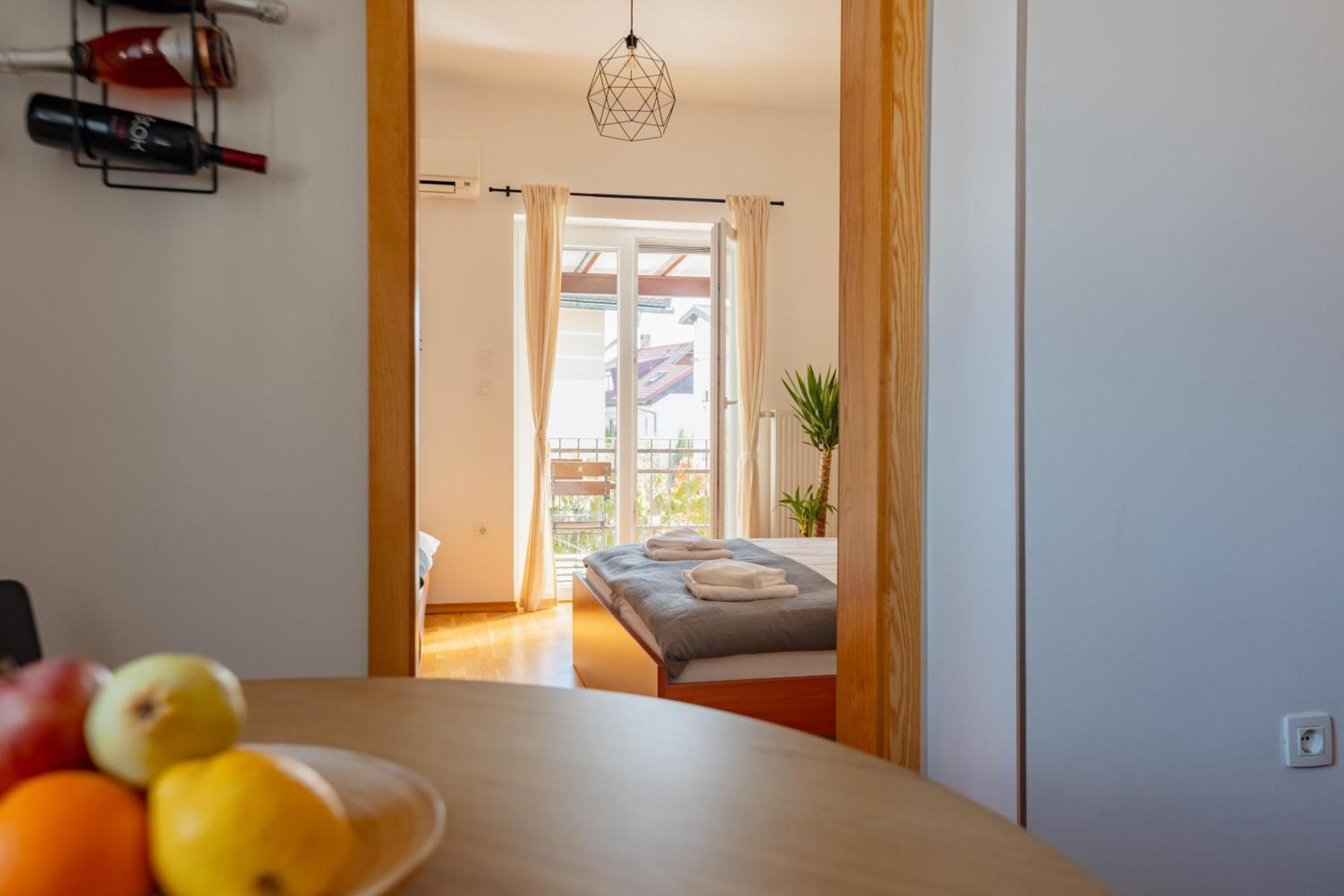 Vila Klara Apartments Любляна Екстер'єр фото