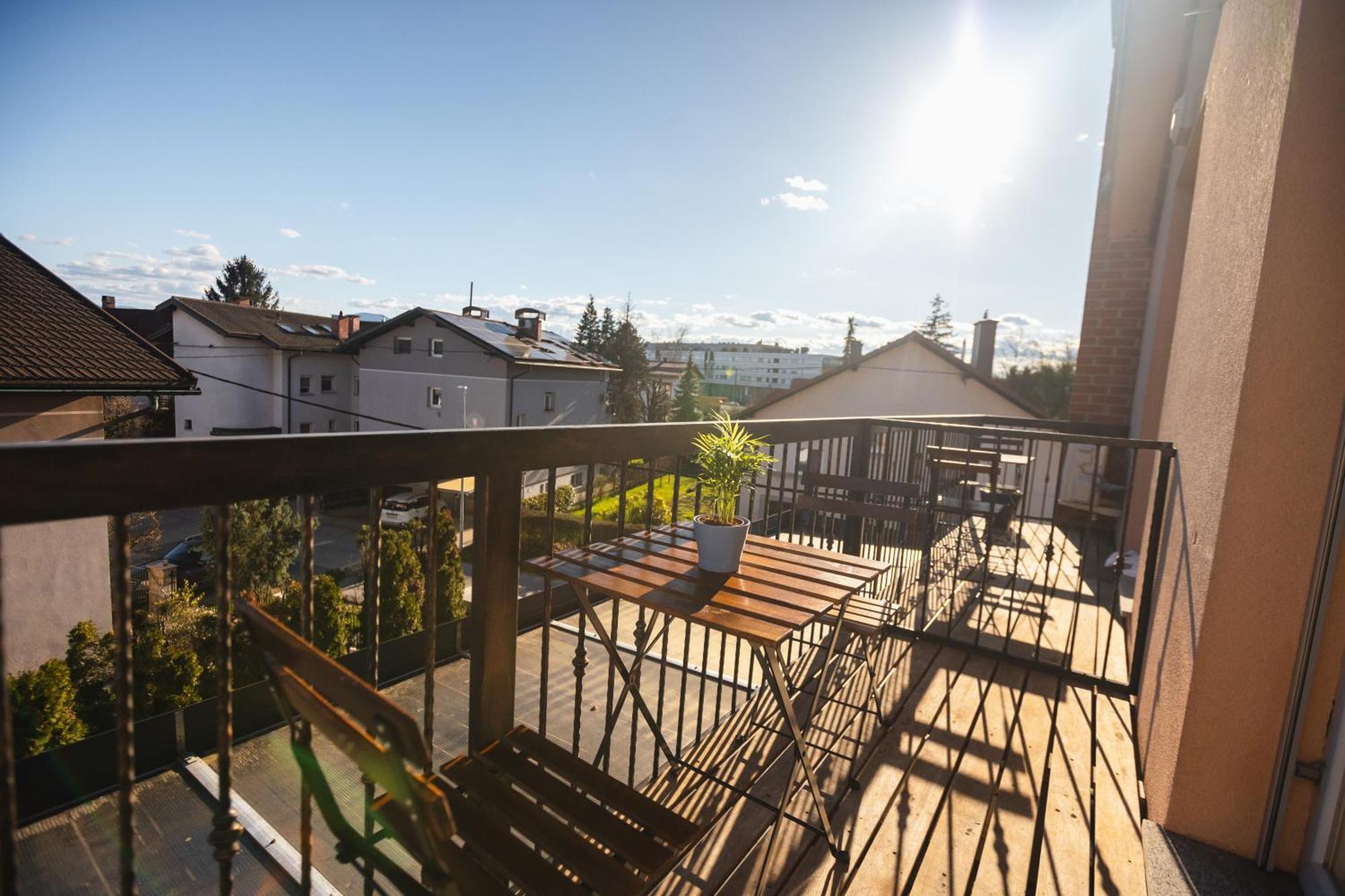 Vila Klara Apartments Любляна Екстер'єр фото