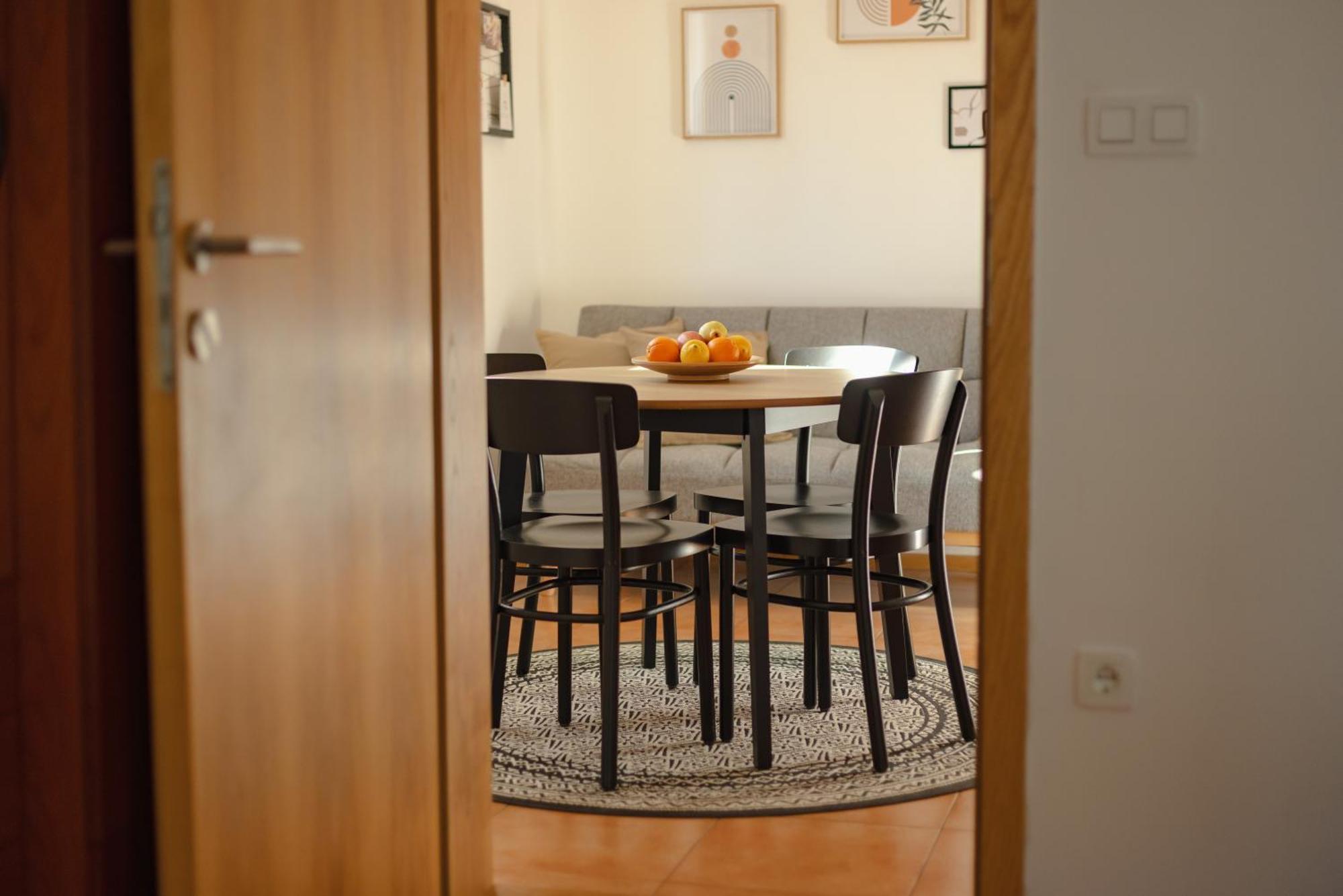 Vila Klara Apartments Любляна Екстер'єр фото