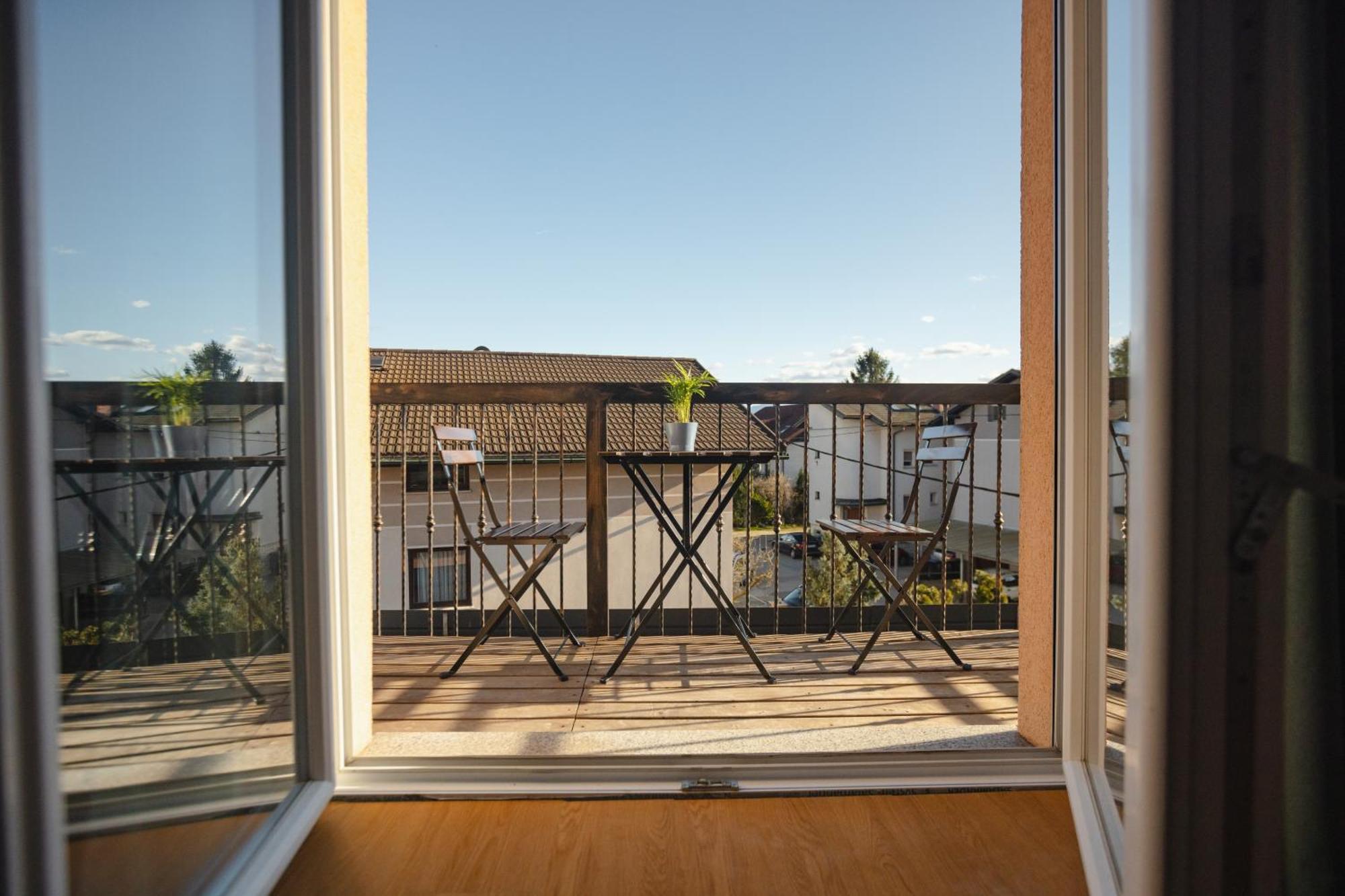 Vila Klara Apartments Любляна Екстер'єр фото