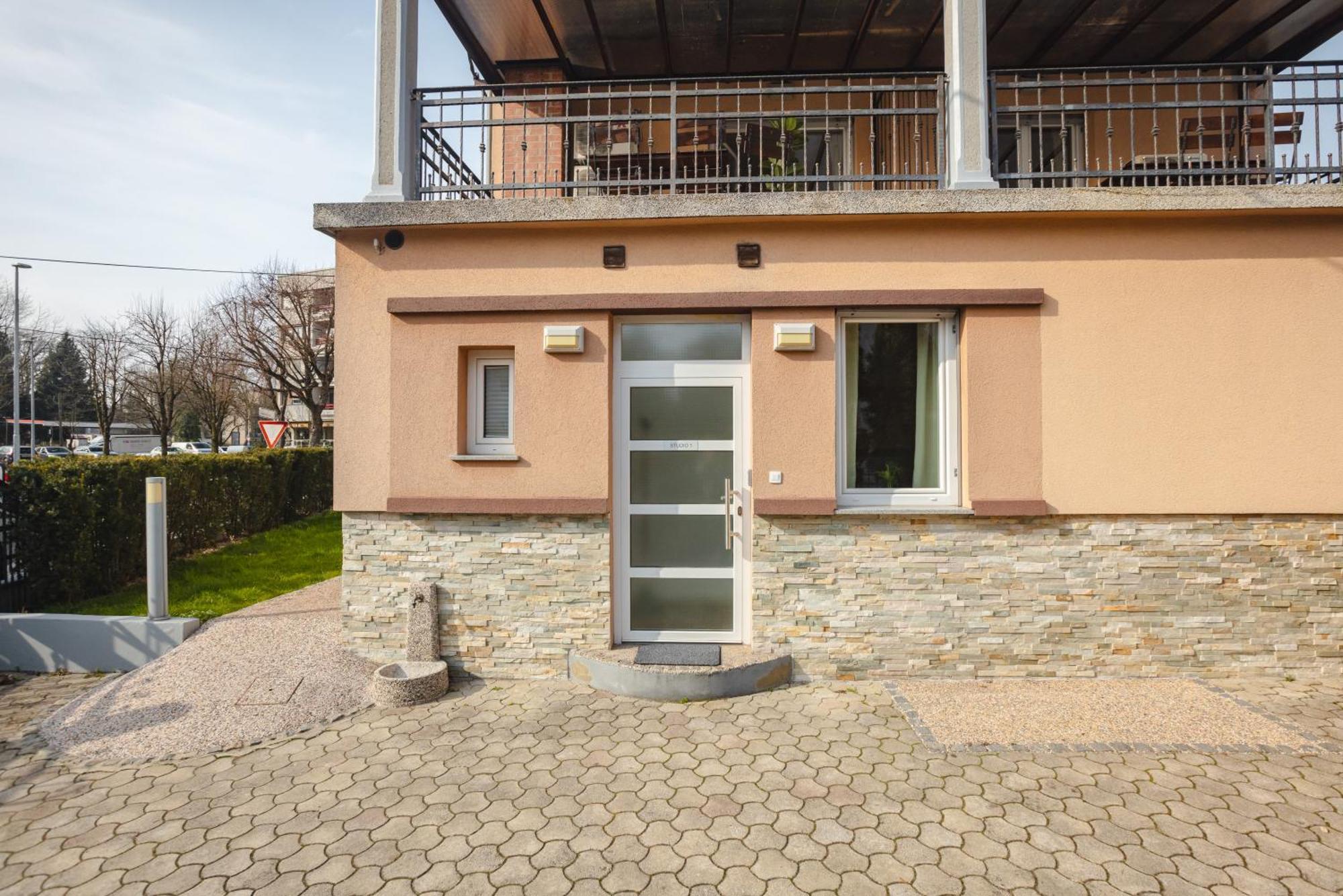 Vila Klara Apartments Любляна Екстер'єр фото